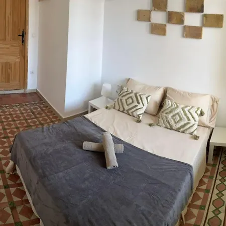 Kiwi Auto Check-in Guest house Valencia