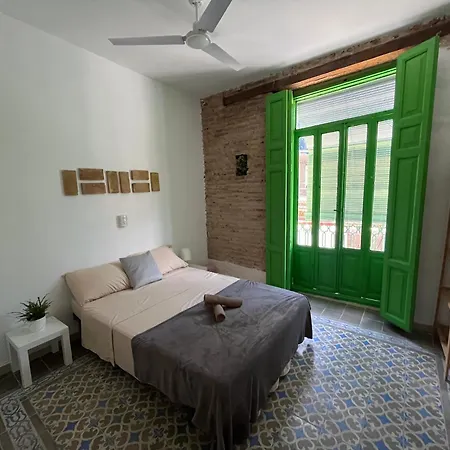 Kiwi Auto Check-in Guest house Valencia