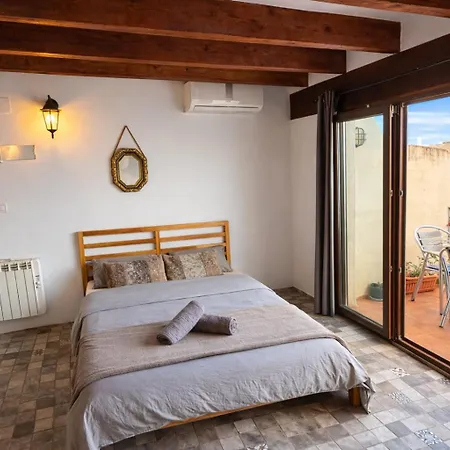 Kiwi Auto Check-in בית הארחה *